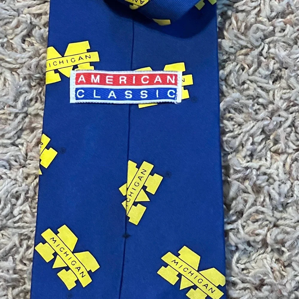 American Classic Michigan Wolverines Silk Tie Navy Blue Yellow Block M Logo USA